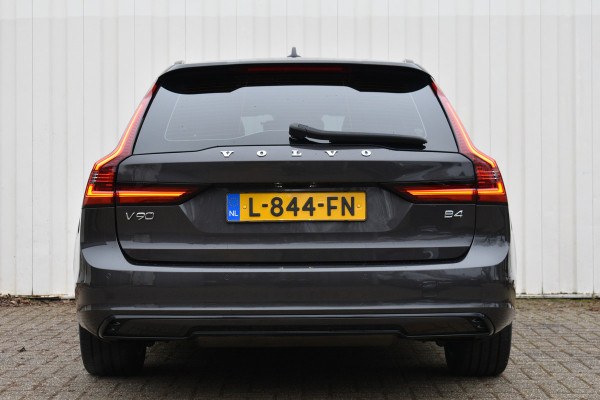 Volvo V90 B4 211PK Automaat Ultimate Dark | Panoramadak | Leder | ACC | Blis | Trekhaak | 360 camera | H&K | HUD | 19"LMV |