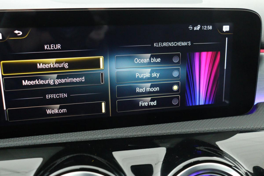 Mercedes-Benz A-Klasse 250e AMG Night | Stoelverwarming | Carplay | Sfeerverlichting | Widescreen | Leder/Alcantara | Full LED | Navigatie | Camera | Park Assist