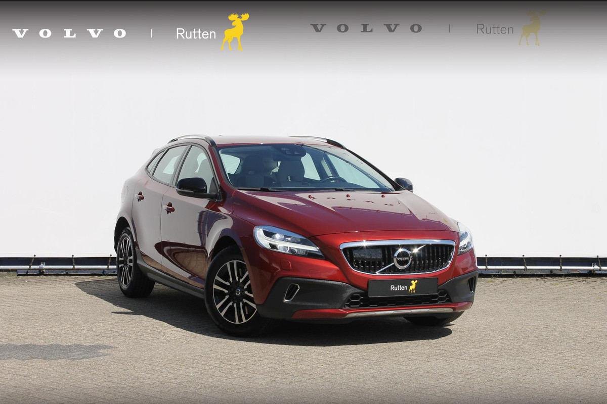 Volvo V40 Cross Country T3 Nordic+ Standkachel / Adaptieve Cruise Control / Trekhaak / Climate Control / Blis / Distance Control / Navigatie / Parkeersensoren achter