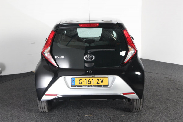 Toyota Aygo 1.0 VVT-i x-play | achtruitrijcamera | org. NL-auto