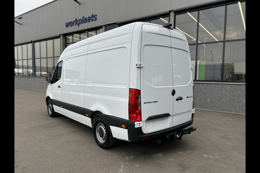 Mercedes-Benz Sprinter 317 CDI L2 H2 3500KG Trekhaak / Automaat / MBUX / Camera / Parkeersensoren / Cruise control / Airco / 270 Graden achterdeuren