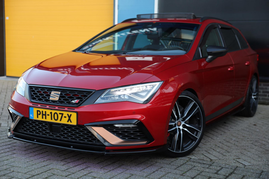 Seat León ST 2.0 TSI CUPRA 300 / Aut / NAP / Acc / F1 / Open Panoramadak / Camera / Sfeerverlichting / Led / Pdc / Allu Velgen