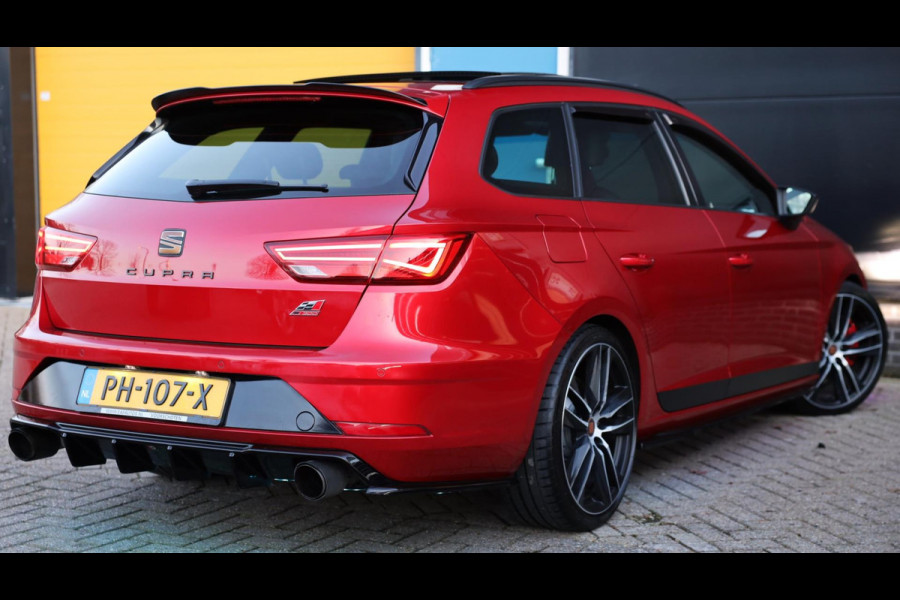 Seat León ST 2.0 TSI CUPRA 300 / Aut / NAP / Acc / F1 / Open Panoramadak / Camera / Sfeerverlichting / Led / Pdc / Allu Velgen