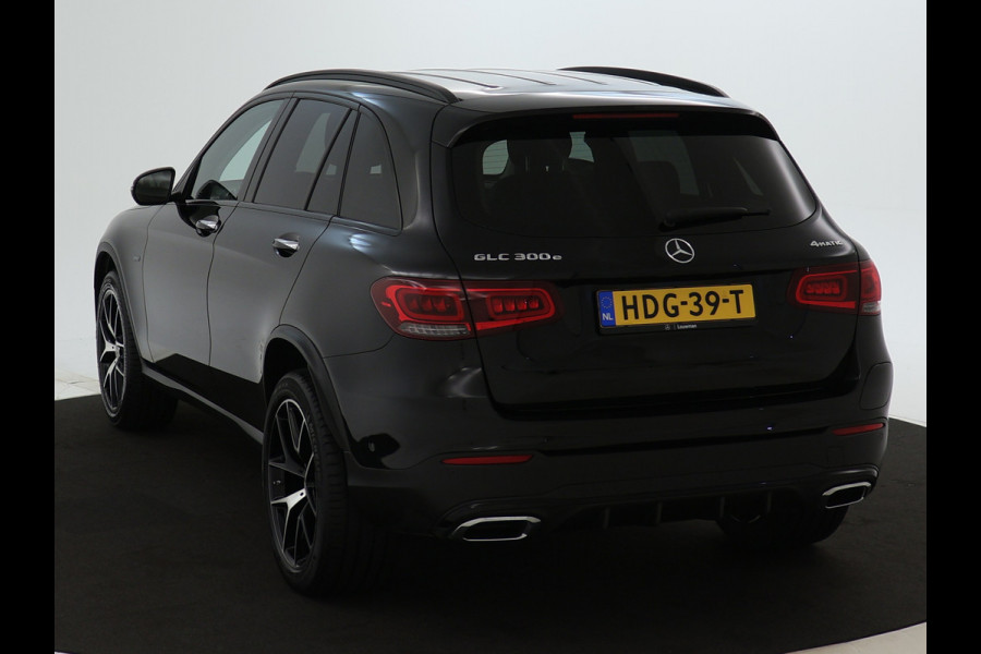 Mercedes-Benz GLC 300 e AMG Plug-In Hybride | AMG -Styling | Achteruitrijcamera | EASY PACK-achterklep | Keyless-go | Sfeerverlichting | Nightpakket | Navigatie | Inclusief 24 maanden MB Certified garantie voor Europa.