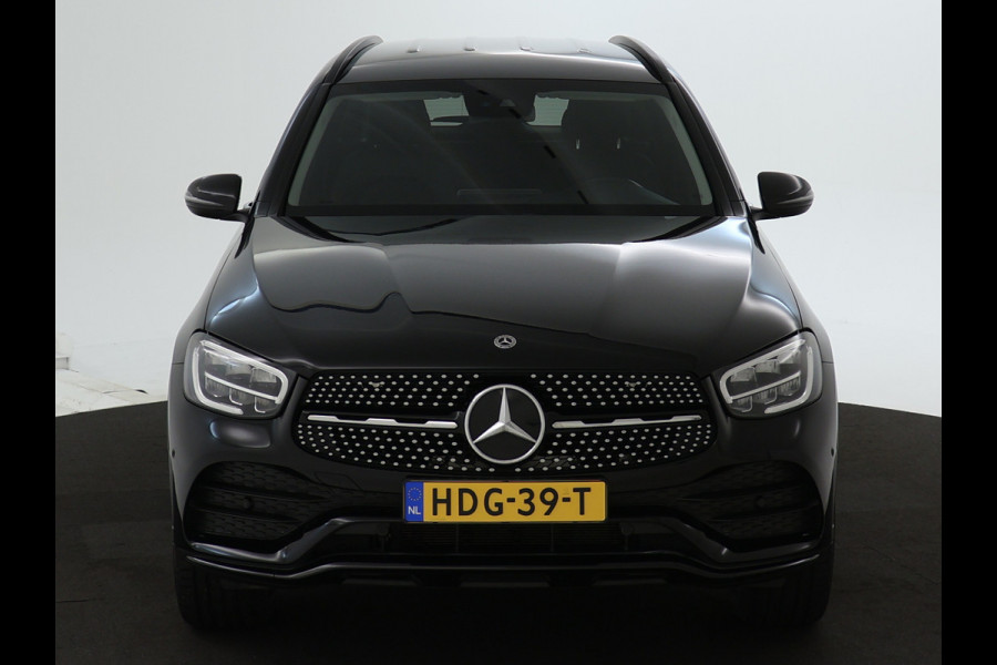 Mercedes-Benz GLC 300 e AMG Plug-In Hybride | AMG -Styling | Achteruitrijcamera | EASY PACK-achterklep | Keyless-go | Sfeerverlichting | Nightpakket | Navigatie | Inclusief 24 maanden MB Certified garantie voor Europa.