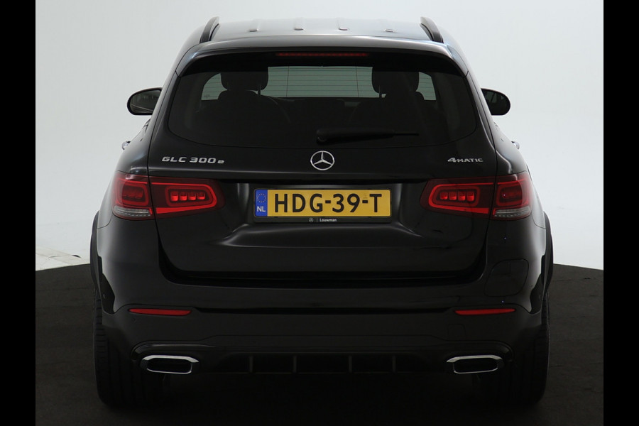 Mercedes-Benz GLC 300 e AMG Plug-In Hybride | AMG -Styling | Achteruitrijcamera | EASY PACK-achterklep | Keyless-go | Sfeerverlichting | Nightpakket | Navigatie | Inclusief 24 maanden MB Certified garantie voor Europa.