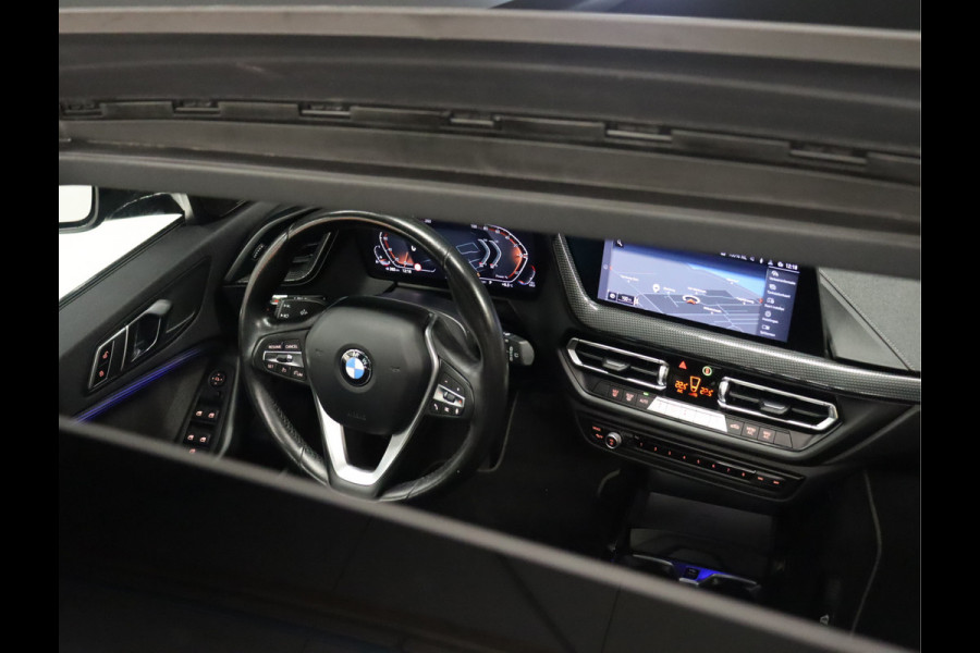 BMW 1-serie 118i Sportline [SCHUIFKANTELDAK, APPLE CARPLAY, ANDROID, CAMERA, HARMAN KARDON, LED, PARKEERSENSOR V+A, CRUISE, NIEUWSTAAT]