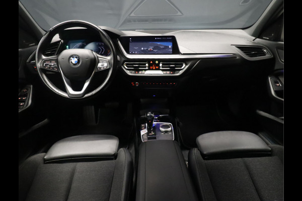 BMW 1-serie 118i Sportline [SCHUIFKANTELDAK, APPLE CARPLAY, ANDROID, CAMERA, HARMAN KARDON, LED, PARKEERSENSOR V+A, CRUISE, NIEUWSTAAT]