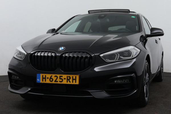 BMW 1-serie 118i Executive Edition Automaat (PANODAK, NAVI, PDC V+A, CARPLAY, CRUISE, NL-AUTO, DEALER ONDERHOUDEN)