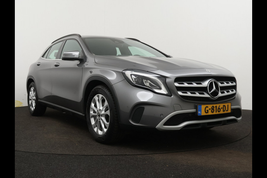 Mercedes-Benz GLA 180 Business Solution | Achteruitrijcamera | Stoelverwarming voor | Navigatie | Parkeersensoren |  Climate Controle | Elektische achterklep | Inclusief 24 maanden Mercedes-Benz Certified Garantie.