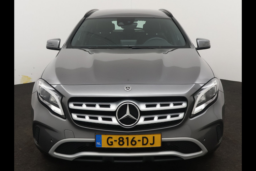 Mercedes-Benz GLA 180 Business Solution | Achteruitrijcamera | Stoelverwarming voor | Navigatie | Parkeersensoren |  Climate Controle | Elektische achterklep | Inclusief 24 maanden Mercedes-Benz Certified Garantie.