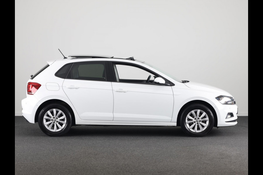 Volkswagen Polo 1.0 TSI Highline 95PK | Panorama dak | Navigatie via app | Parkeer assistent |