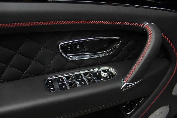 Bentley Bentayga 4.0 V8 Centenary | Mulliner | Touring | City