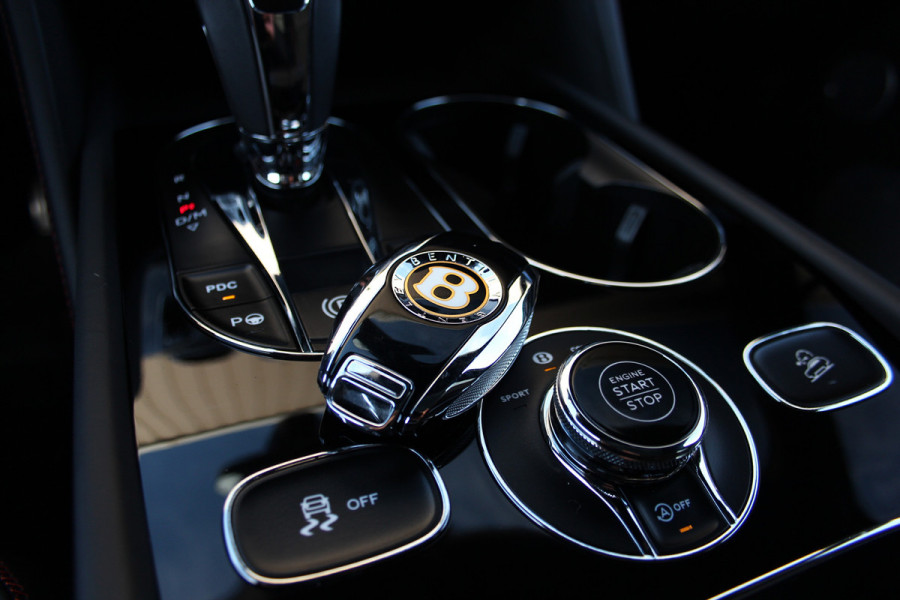 Bentley Bentayga 4.0 V8 Centenary | Mulliner | Touring | City