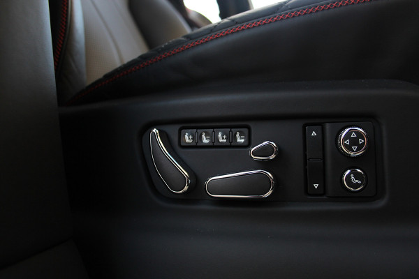 Bentley Bentayga 4.0 V8 Centenary | Mulliner | Touring | City