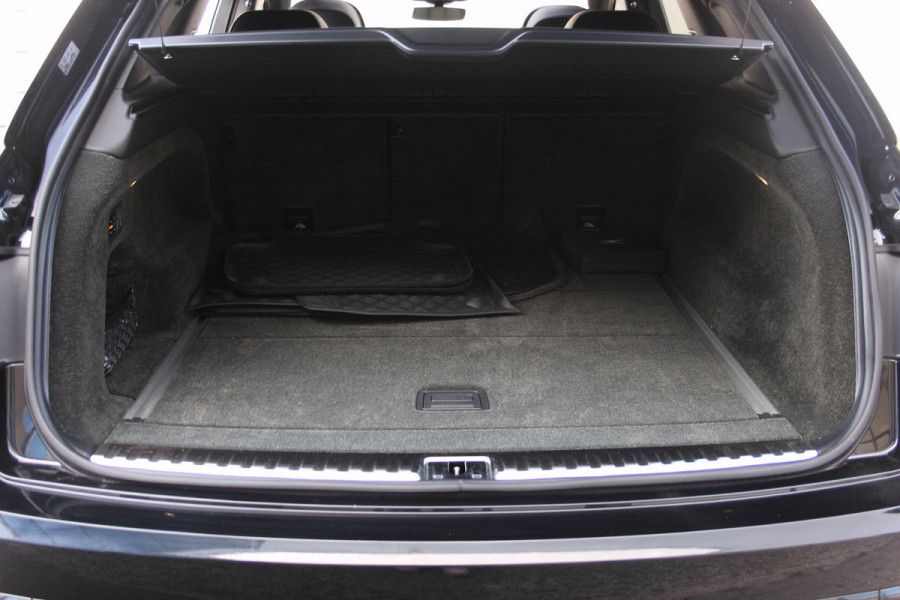 Bentley Bentayga 4.0 V8 Centenary | Mulliner | Touring | City