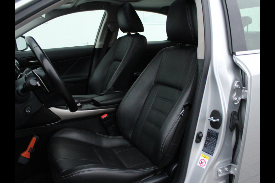 Lexus IS 300h Hybrid Edition 30 NL AUTO | PANO | LEDER | CAMERA | STOELVERW |