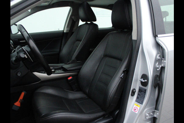 Lexus IS 300h Hybrid Edition 30 NL AUTO | PANO | LEDER | CAMERA | STOELVERW |