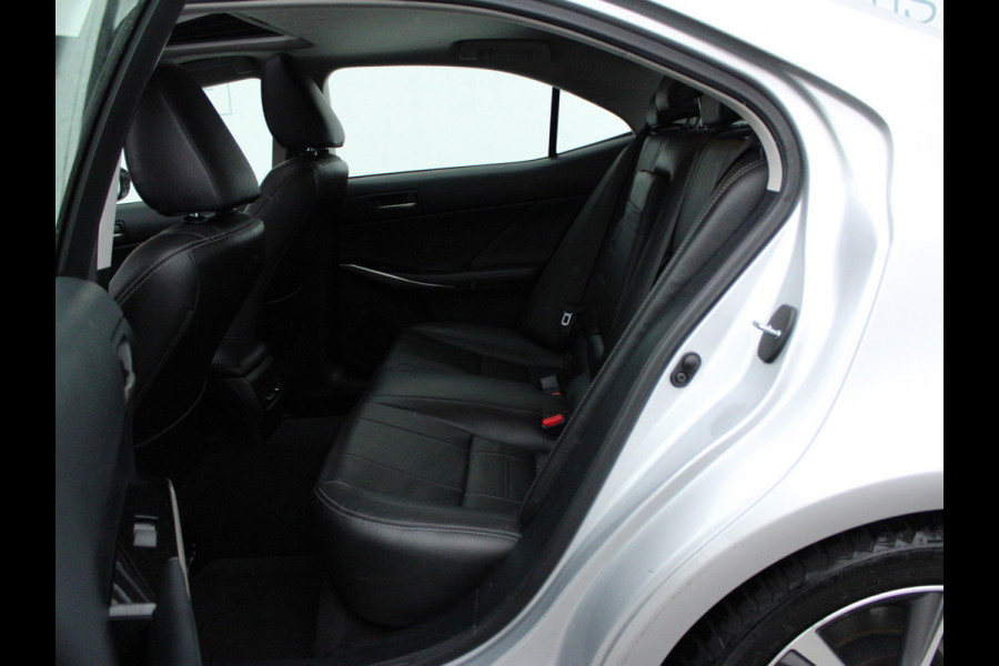 Lexus IS 300h Hybrid Edition 30 NL AUTO | PANO | LEDER | CAMERA | STOELVERW |