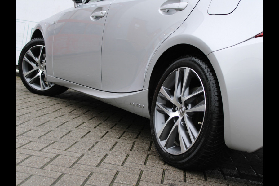 Lexus IS 300h Hybrid Edition 30 NL AUTO | PANO | LEDER | CAMERA | STOELVERW |