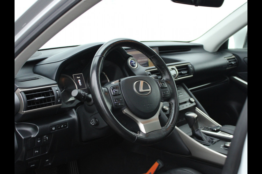 Lexus IS 300h Hybrid Edition 30 NL AUTO | PANO | LEDER | CAMERA | STOELVERW |