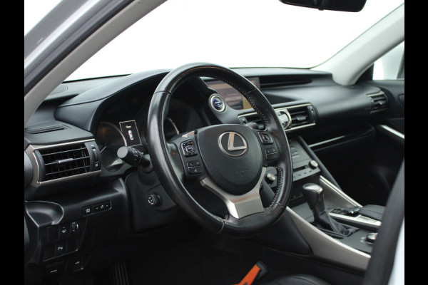 Lexus IS 300h Hybrid Edition 30 NL AUTO | PANO | LEDER | CAMERA | STOELVERW |