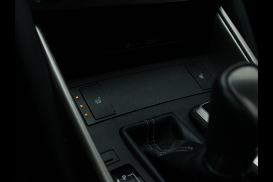 Lexus IS 300h Hybrid Edition 30 NL AUTO | PANO | LEDER | CAMERA | STOELVERW |