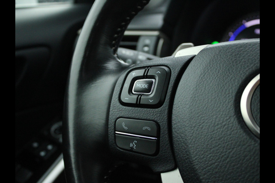 Lexus IS 300h Hybrid Edition 30 NL AUTO | PANO | LEDER | CAMERA | STOELVERW |