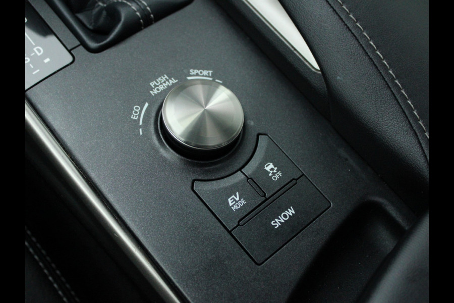 Lexus IS 300h Hybrid Edition 30 NL AUTO | PANO | LEDER | CAMERA | STOELVERW |