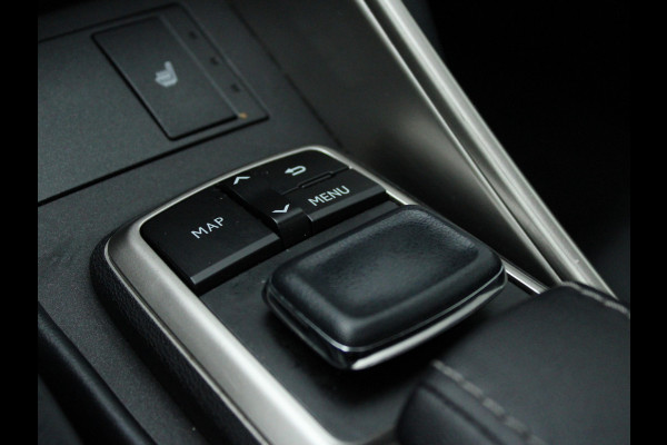 Lexus IS 300h Hybrid Edition 30 NL AUTO | PANO | LEDER | CAMERA | STOELVERW |