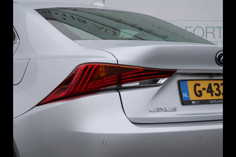 Lexus IS 300h Hybrid Edition 30 NL AUTO | PANO | LEDER | CAMERA | STOELVERW |