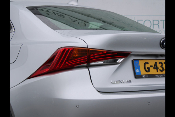 Lexus IS 300h Hybrid Edition 30 NL AUTO | PANO | LEDER | CAMERA | STOELVERW |