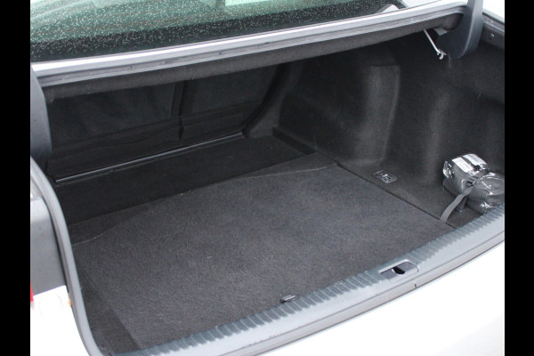 Lexus IS 300h Hybrid Edition 30 NL AUTO | PANO | LEDER | CAMERA | STOELVERW |