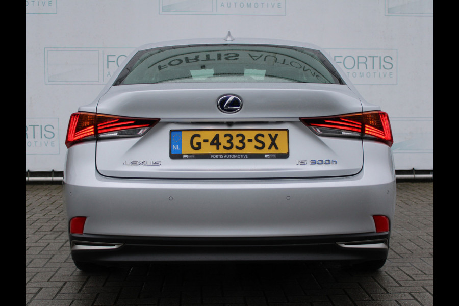 Lexus IS 300h Hybrid Edition 30 NL AUTO | PANO | LEDER | CAMERA | STOELVERW |