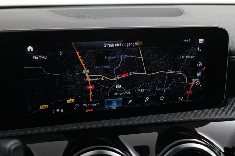 Mercedes-Benz A-Klasse 180 Business Solution Automaat (NAVIGATIE, STOELVERWARMING, CAMERA, PDC, 1e EIGENAAR, GOED ONDERHOUDEN)