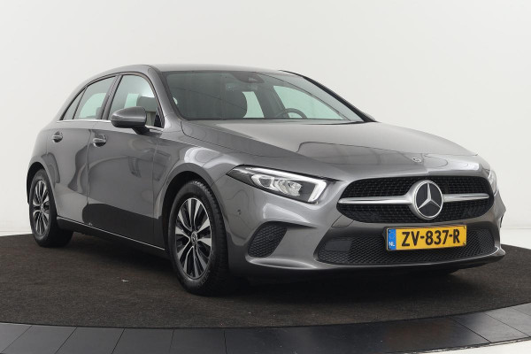 Mercedes-Benz A-Klasse 180 Business Solution | Stoelverwarming | Carplay | Camera | Trekhaak | Half leder | Park Assist | Widescreen | Full LED | Climate control