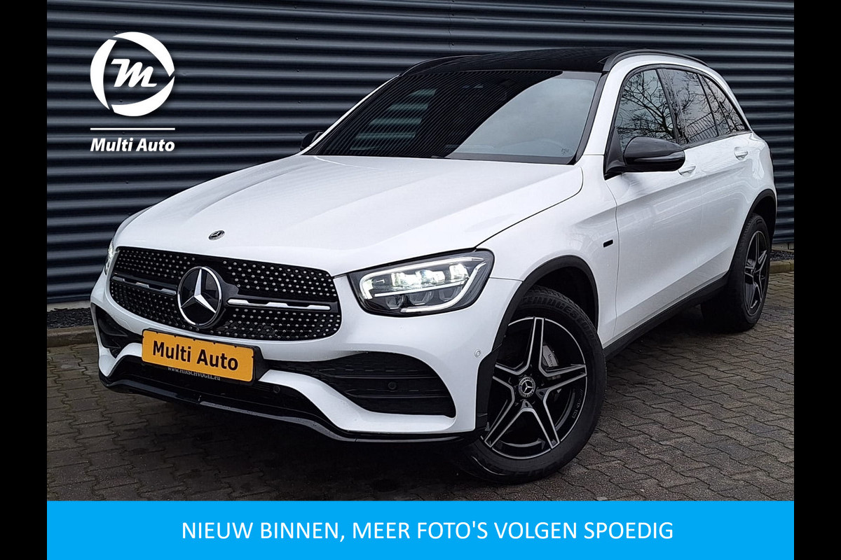 Mercedes-Benz GLC 300e 4MATIC AMG Night Plug in Hybrid 320pk | PHEV | Panodak | Trekhaak af Fabriek | Carplay | Navi | Camera | Spraakbediening | DAB | Stoelverwarming | Cruise Control |