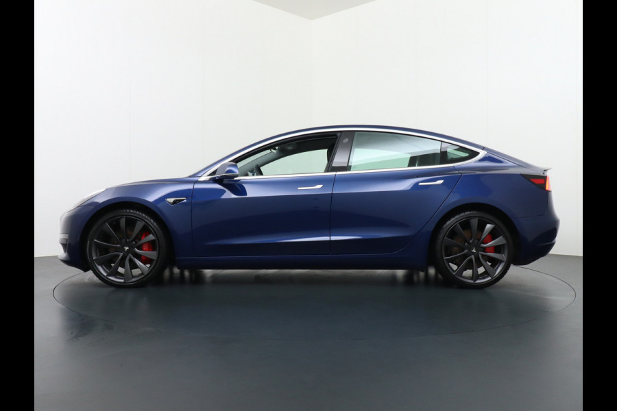 Tesla Model 3 Performance 513pk 3,4 sec 0-100 ! 20"lm FSD-computer 3 AutoPilot Carbon-Spoiler Premium-HiFi Pano.dak Camera Leer Adaptive-Cruis Navigatiesysteem full map LED-a+v Comfortstoel(en) ACC Dual-ECC DAB Voorverwarmen interieur via App Keyless via Telefoonsleutel One-Pedal-Drive 4wd Rode Remklauwen Carbon-Spoiler Premium Audio Veel grip door 4WD vierwielaandrijving.  Origineel Nederlandse auto ! nieuwprijs euro 65.680 euro Accu garantie 23-12-2027