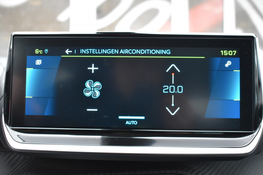 Peugeot e-2008 EV Allure Pack 50 kWh / Keyless / Camera / Carplay / Navigatie / Trekhaak