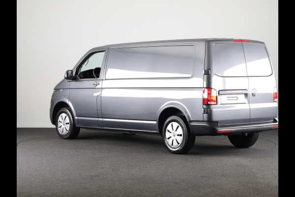 Volkswagen Transporter 2.0 TDI L2H1 Comfortline 150 pk | Navigatie | Trekhaak (afneembaar) | Parkeersensoren | Stoelverwarming |