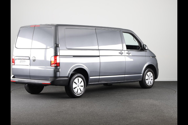 Volkswagen Transporter 2.0 TDI L2H1 Comfortline 150 pk | Navigatie | Trekhaak (afneembaar) | Parkeersensoren | Stoelverwarming |