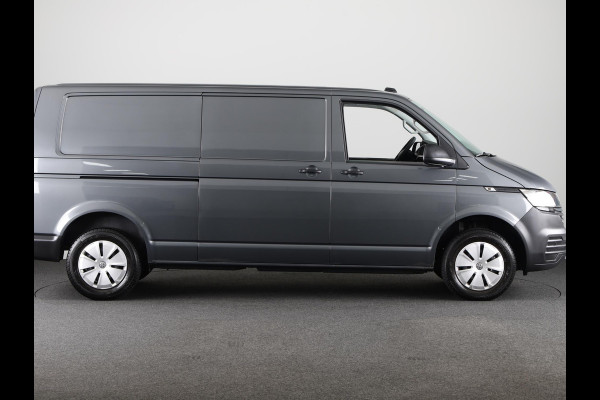 Volkswagen Transporter 2.0 TDI L2H1 Comfortline 150 pk | Navigatie | Trekhaak (afneembaar) | Parkeersensoren | Stoelverwarming |