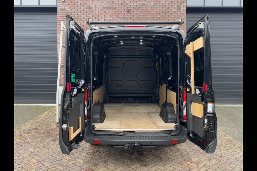 Ford Transit 290 2.0 TDCI L2H2 / Trekhaak / 3-Persoons / PDC voor + achter / RVS Imperial + Trap / LED-Laadruimte / 1e Eigenaar