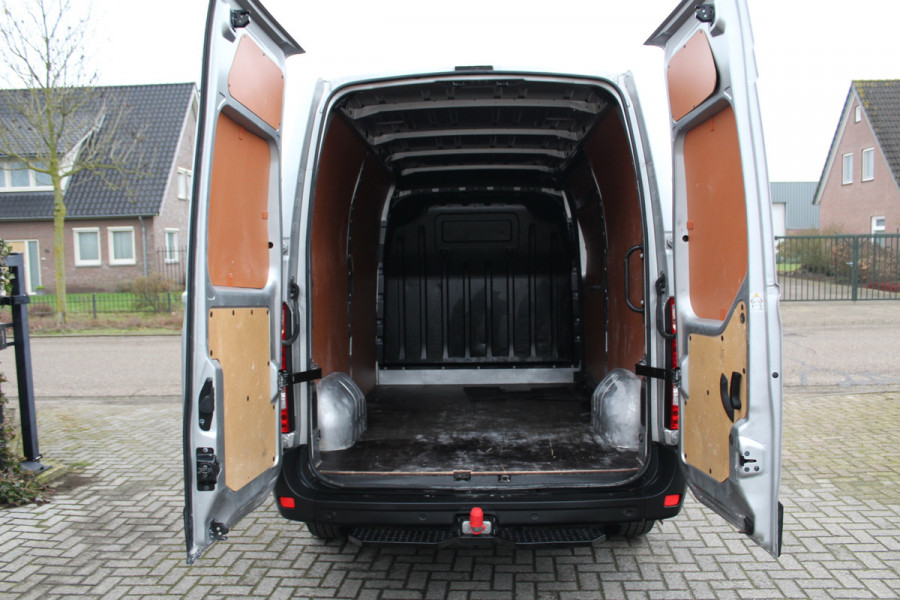 Renault Master T35 2.3 dCi 135PK Euro6 L2H2 Work Edition ✓ 3-zits ✓ airco ✓ navigatie