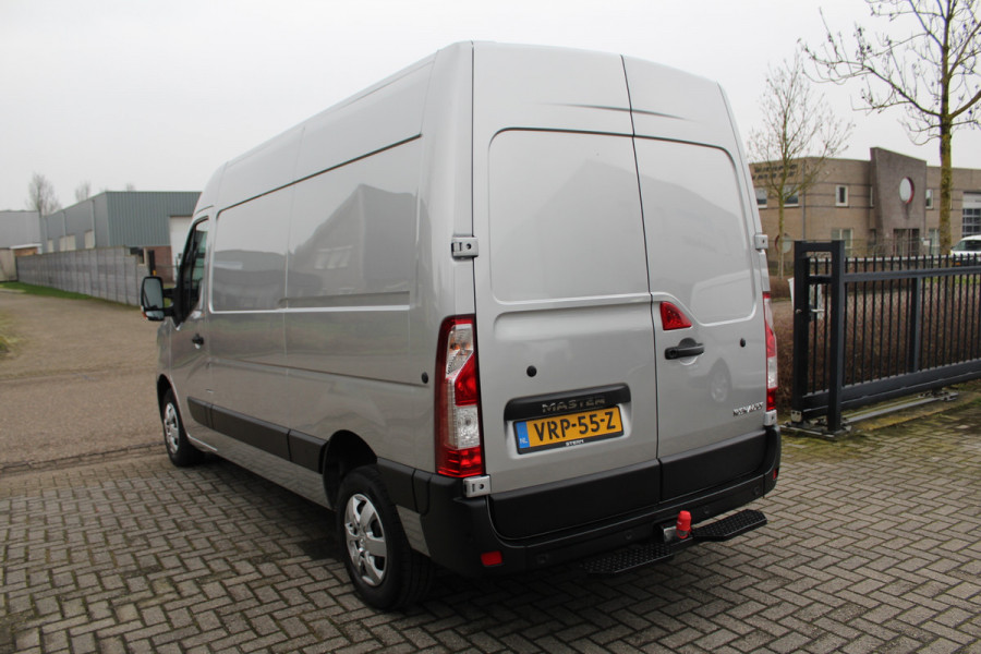 Renault Master T35 2.3 dCi 135PK Euro6 L2H2 Work Edition ✓ 3-zits ✓ airco ✓ navigatie