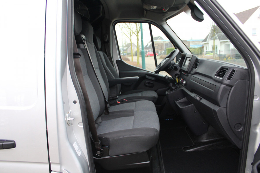 Renault Master T35 2.3 dCi 135PK Euro6 L2H2 Work Edition ✓ 3-zits ✓ airco ✓ navigatie