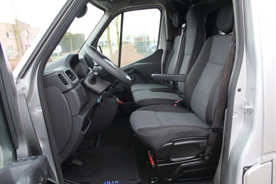 Renault Master T35 2.3 dCi 135PK Euro6 L2H2 Work Edition ✓ 3-zits ✓ airco ✓ navigatie