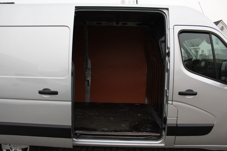 Renault Master T35 2.3 dCi 135PK Euro6 L2H2 Work Edition ✓ 3-zits ✓ airco ✓ navigatie