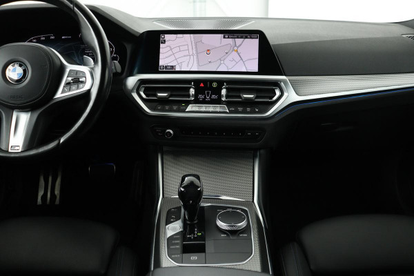 BMW 3-serie 330e M Sport | Stoelverwarming | Trekhaak | Carplay | Sportstoelen | Live Cockpit | Leder/Alcantara | Sfeerverlichting | PDC | Climate control