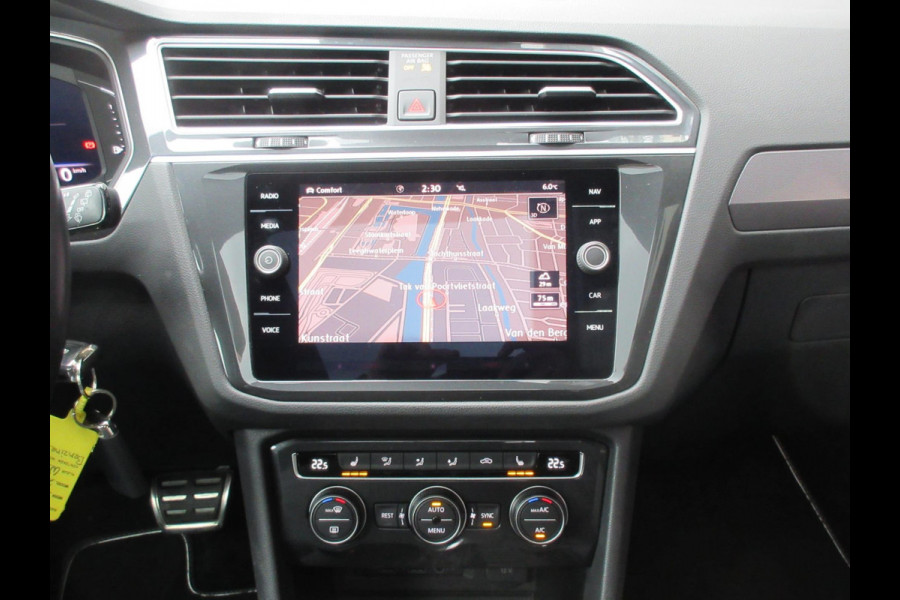 Volkswagen Tiguan 2.0 TSI 4Motion R-Line Virtual Camera Trekhaak Pano